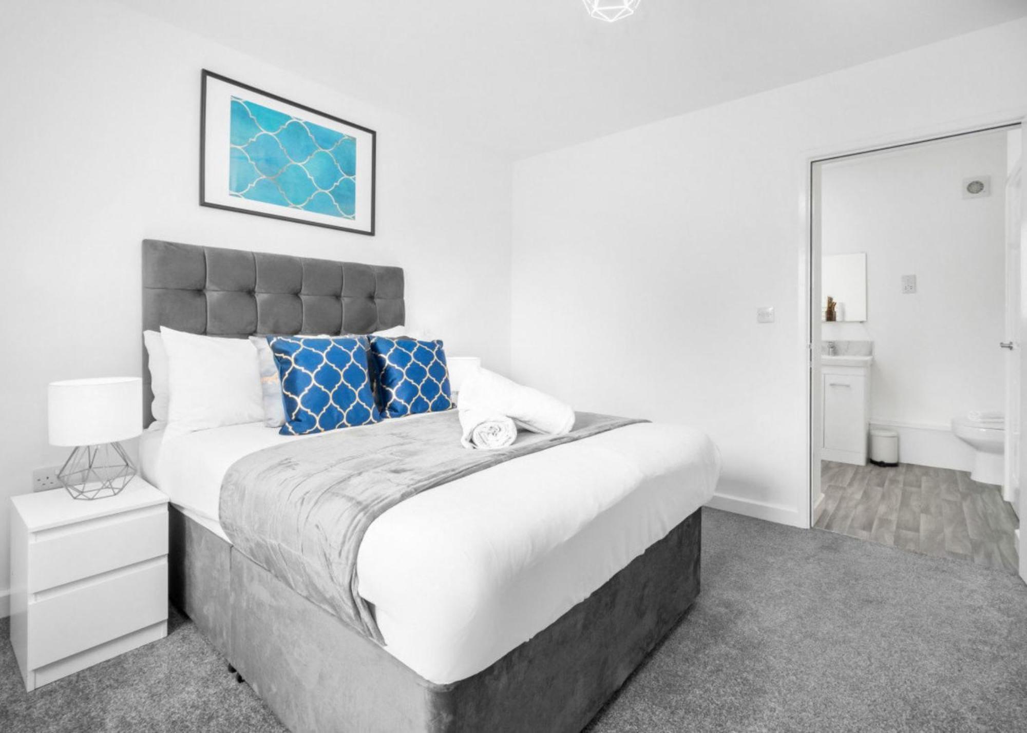 New 2 Bedroom Deluxe Apartment - Parking - Wifi & Netflix - Top Rated - 50C Cradley Heath المظهر الخارجي الصورة